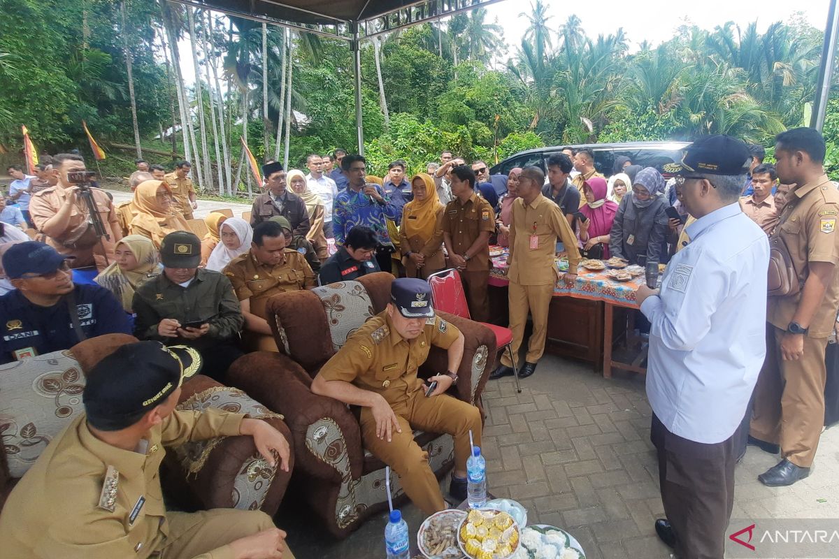 Wamentan tampung aspirasi petani saat kunjungan ke Pariaman