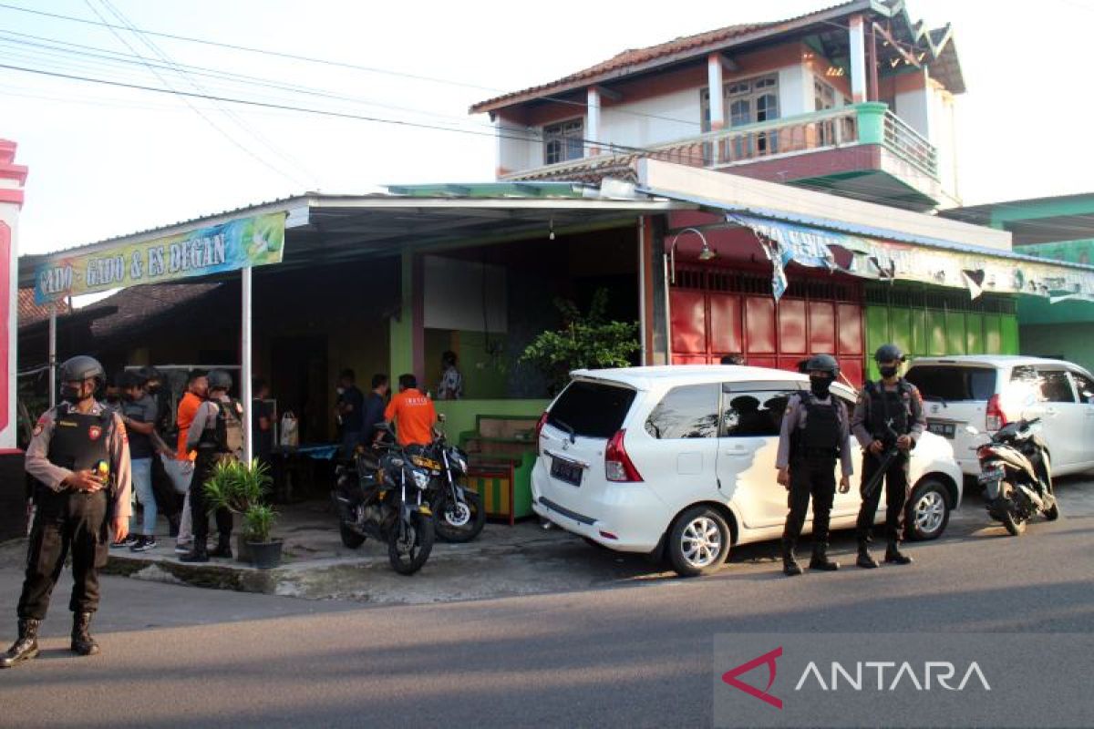 Densus 88 geledah rumah terduga teroris di Sukoharjo