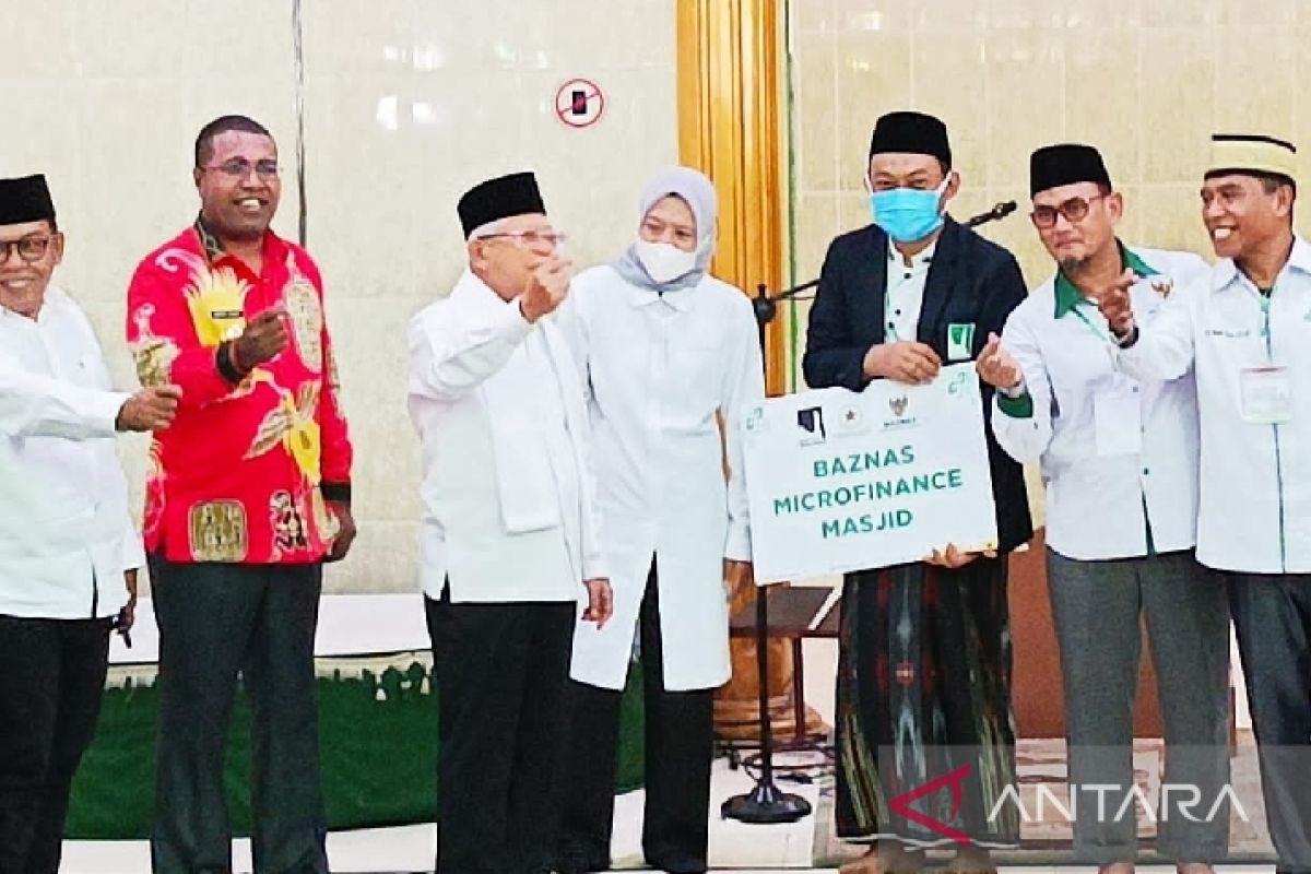 Wapres salurkan bantuan microfinance Baznas kepada Masjid Agung Biak