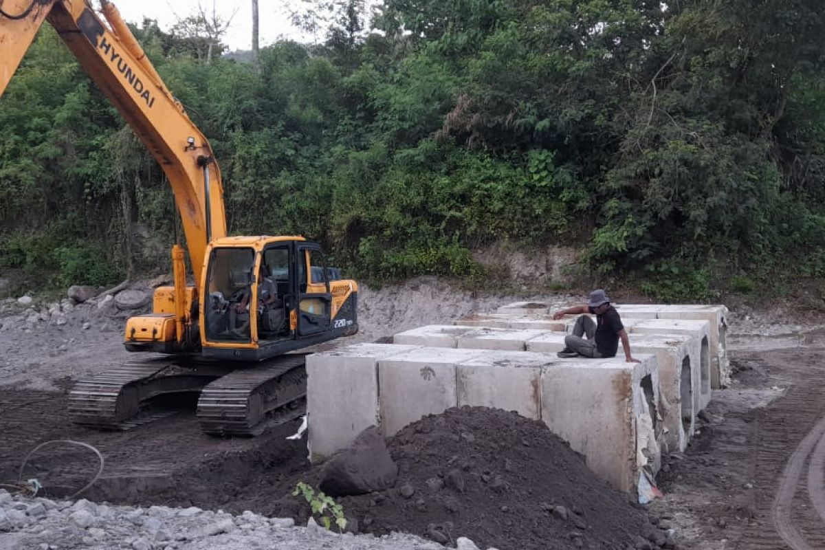 Nagekeo pasang gorong-gorong sebagai langkah mitigasi bencana