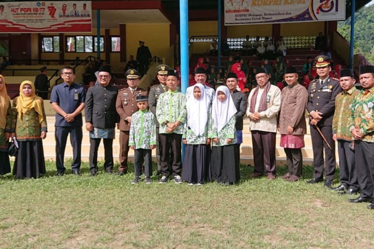 Bupati lepas kontingen Porsadin Pesisir Selatan ke tingkat nasional