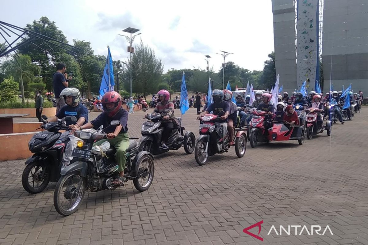 Saat penyandang disabilitas Kudus konvoi inklusi kampanyekan "safety riding"