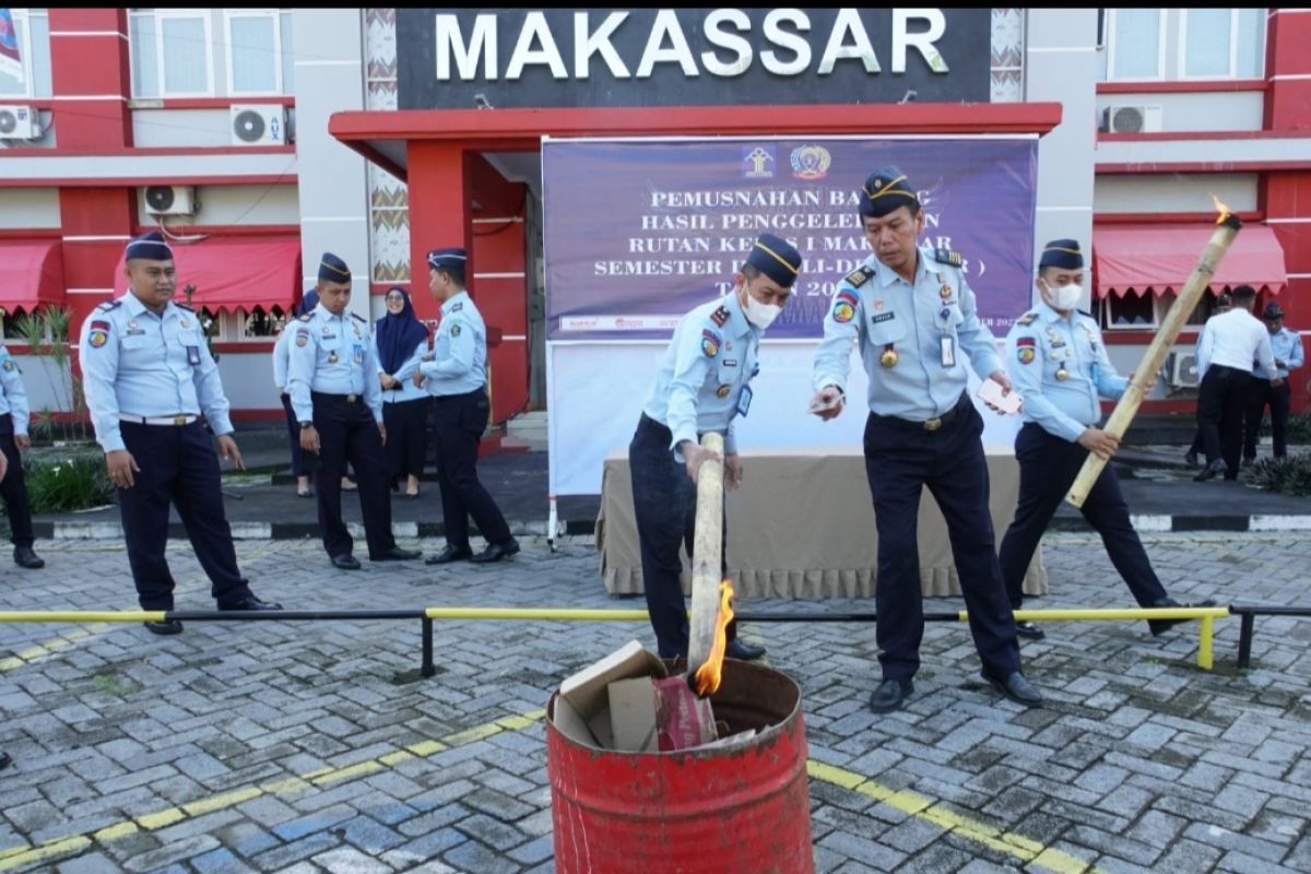 Rutan Makassar musnahkan barang sitaan milik narapidana