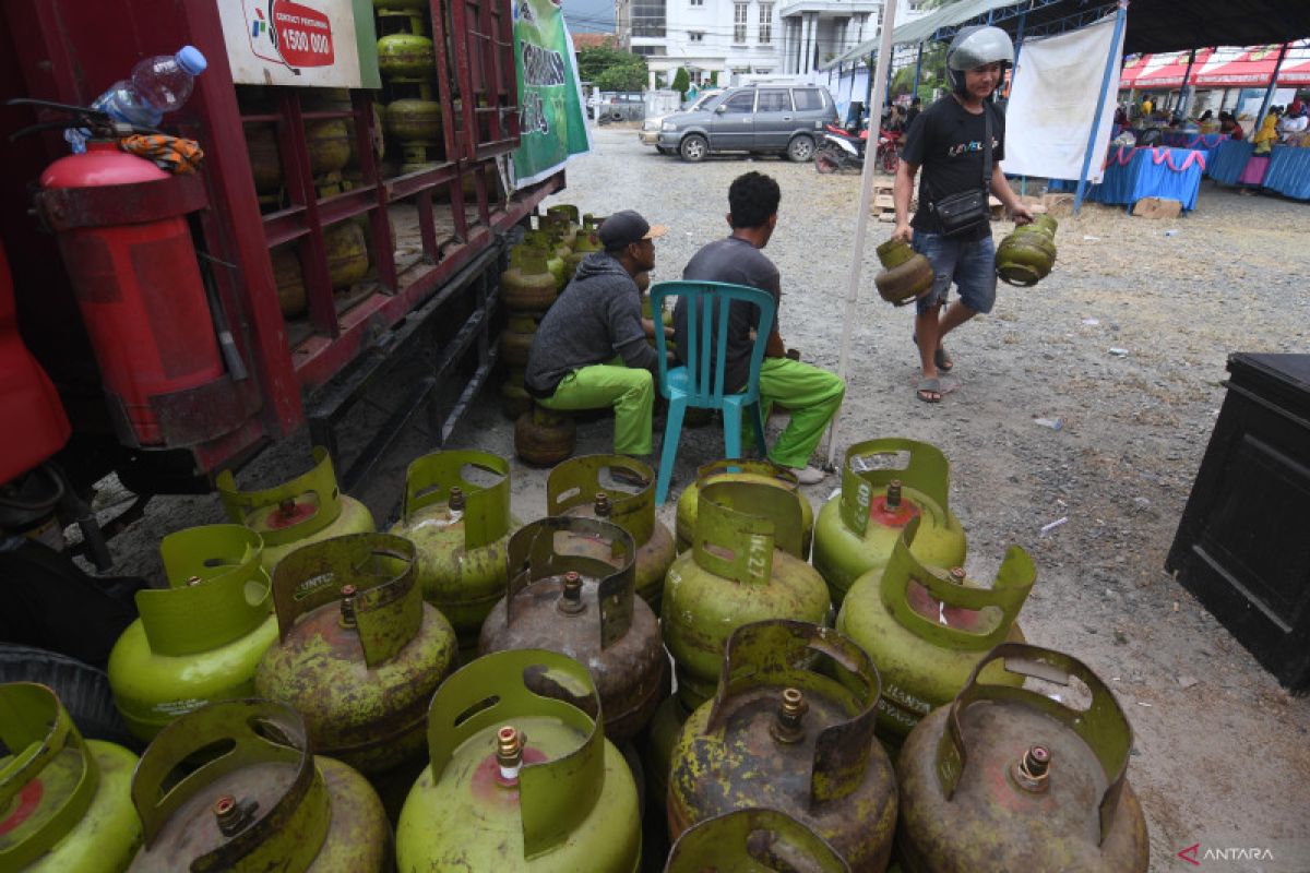 Rendam air hangat agar hemat tabung gas hoaks!