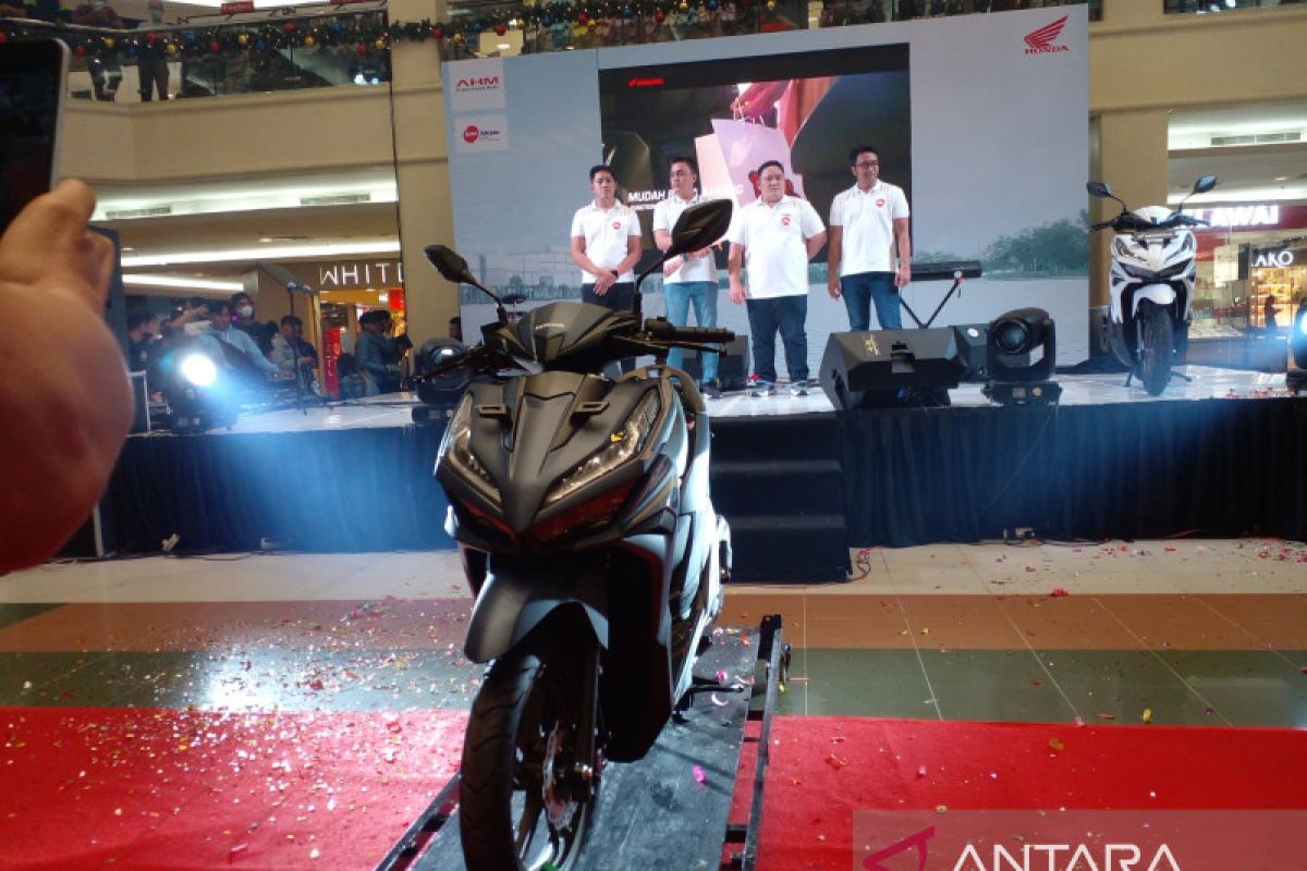 Konsumen Sulut pilih New Honda Vario 125 warna biru