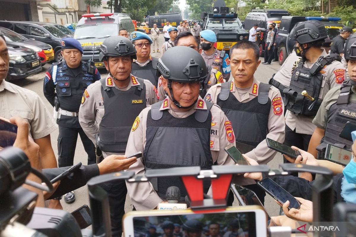 Kapolda Jawa Barat sebut ada 11 korban ledakan bom bunuh diri Polsek Astanaanyar