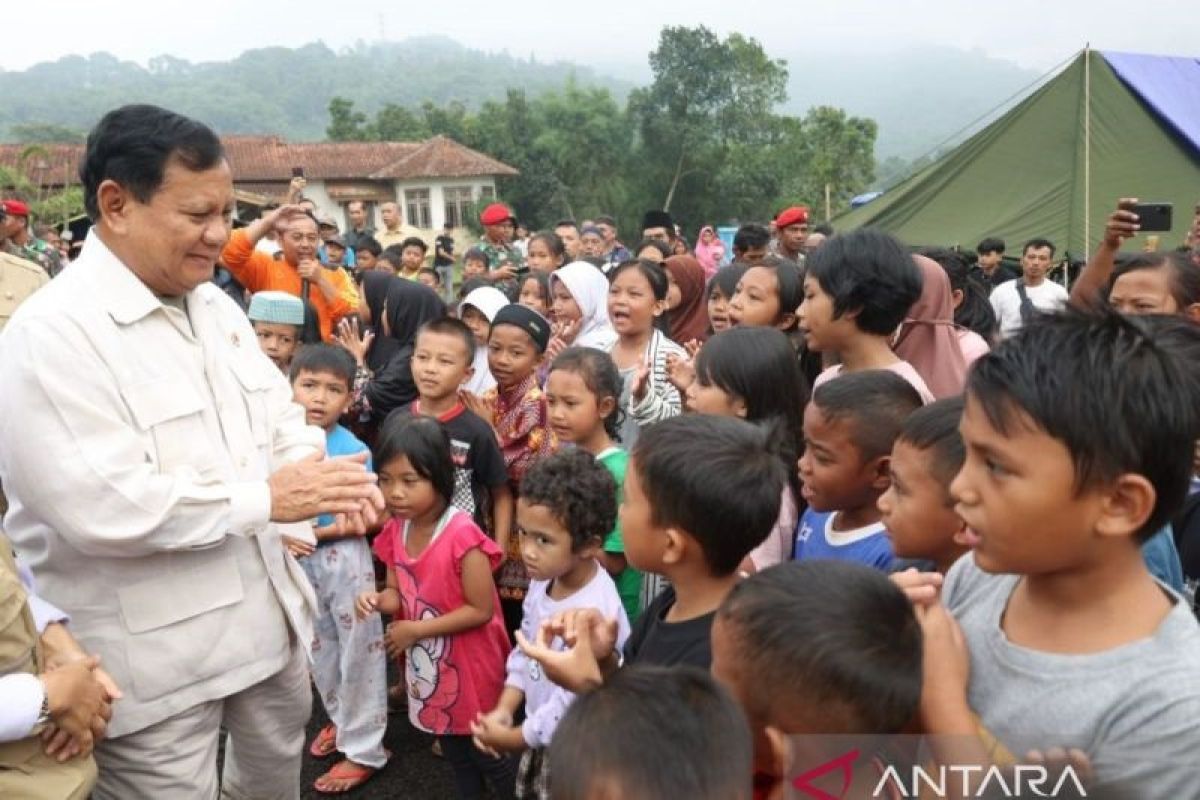 Menhan Prabowo Subianto tinjau warga terdampak gempa Cianjur