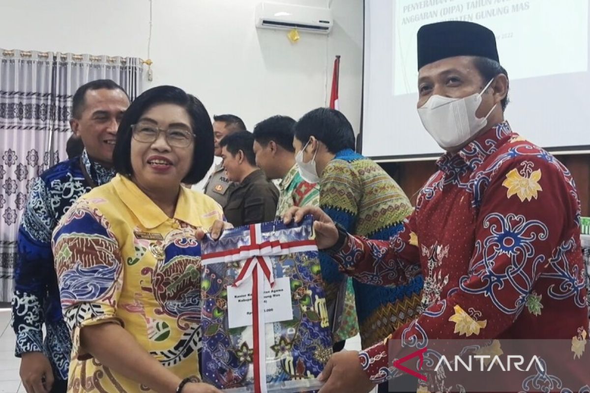 Wabup serahkan DIPA 2023 ke sembilan satker di Gunung Mas