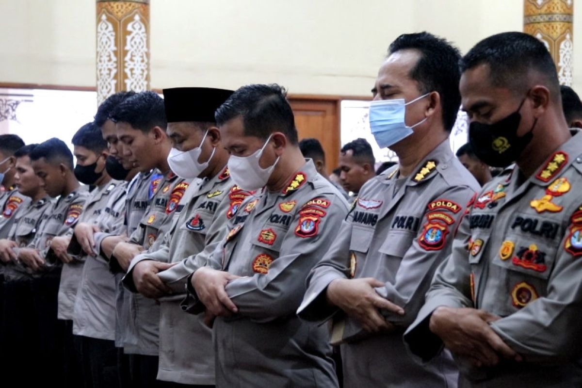 Polda Kaltara gelar Shalat Gaib dan doa bersama bagi korban di Polsek Astanaanyar