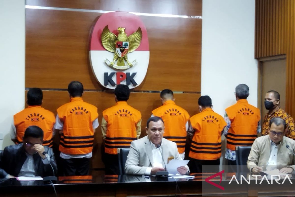 Bupati Bangkalan diduga terima suap Rp5,3 miliar