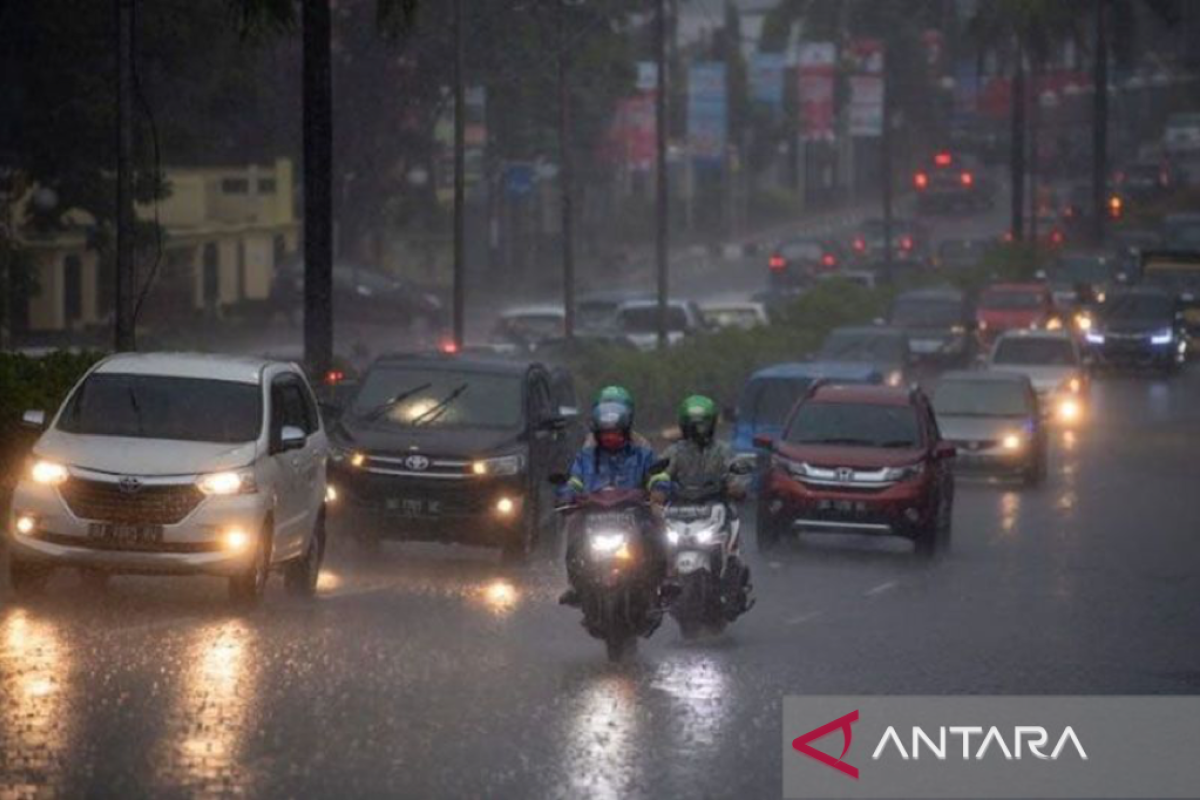 Info cuaca Indonesia hari ini: Waspadai hujan berbagai intensitas pada Sabtu