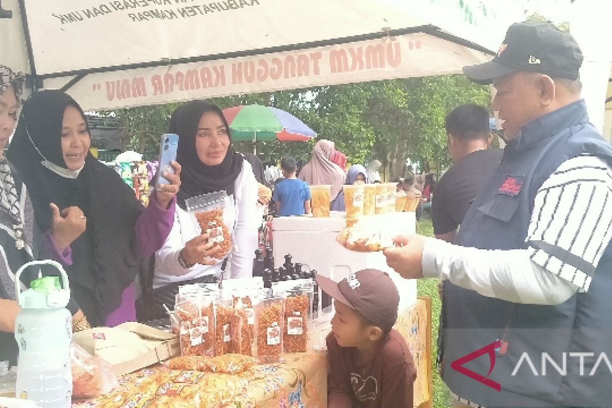 Lado Podeh Qinang laris manis di HUT Korpri Kampar