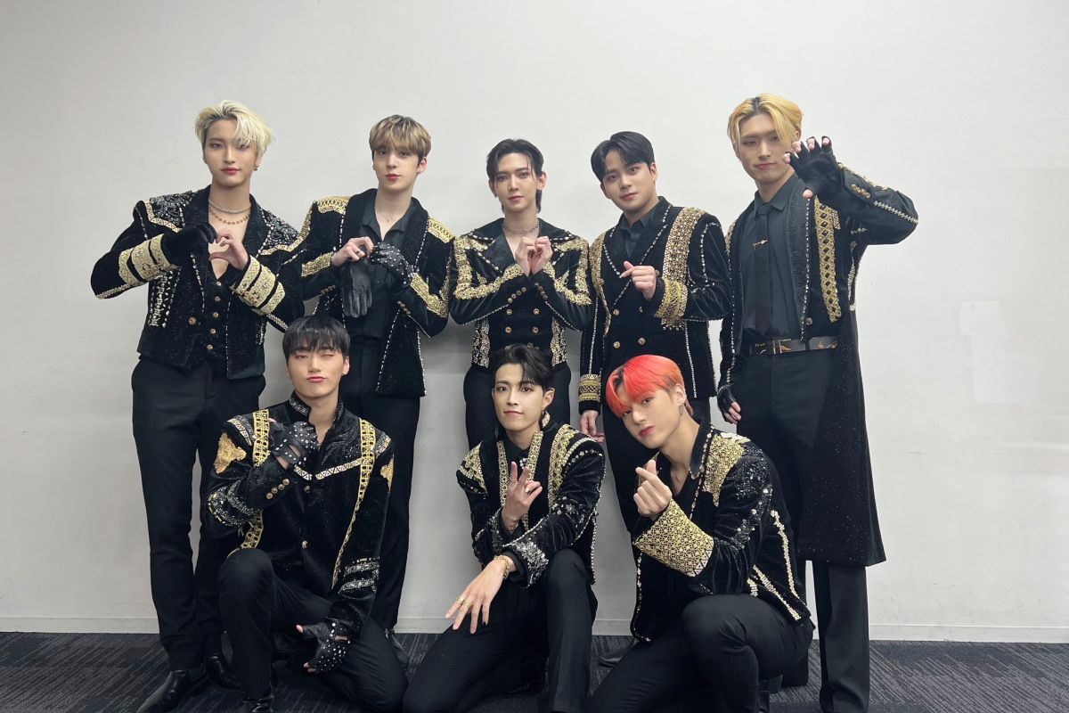 ATEEZ gunakan jubah di kegelapan untuk 'Spin Off: From The Witness'