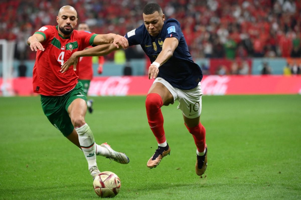 Sofyan Amrabat diincar Tottenham Hotspur dengan siapkan Rp836 miliar