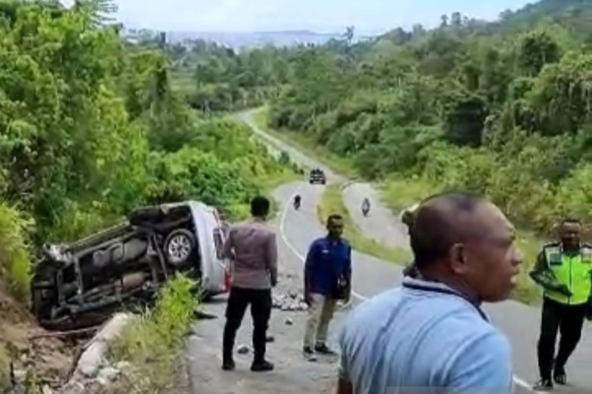 Kadiskominfo Papua Barat  dan tiga wartawan kecelakaan