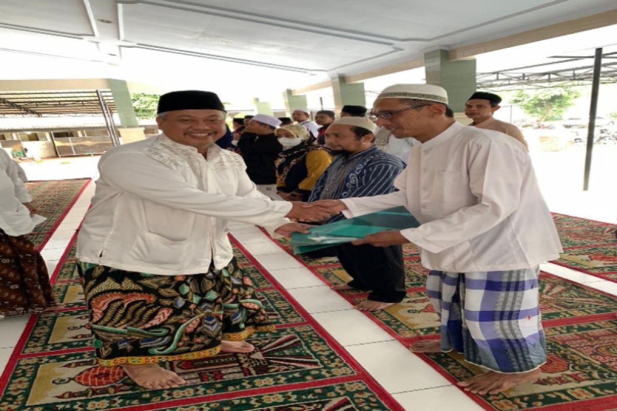 Kospin Jasa Pekalongan serahkan santunan asuransi takmir masjid