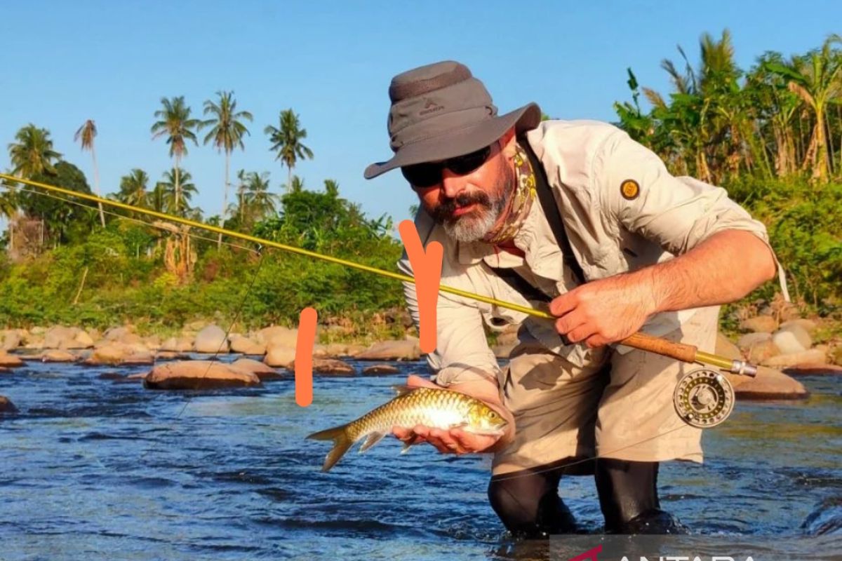 Memancing uang dengan ikan larangan