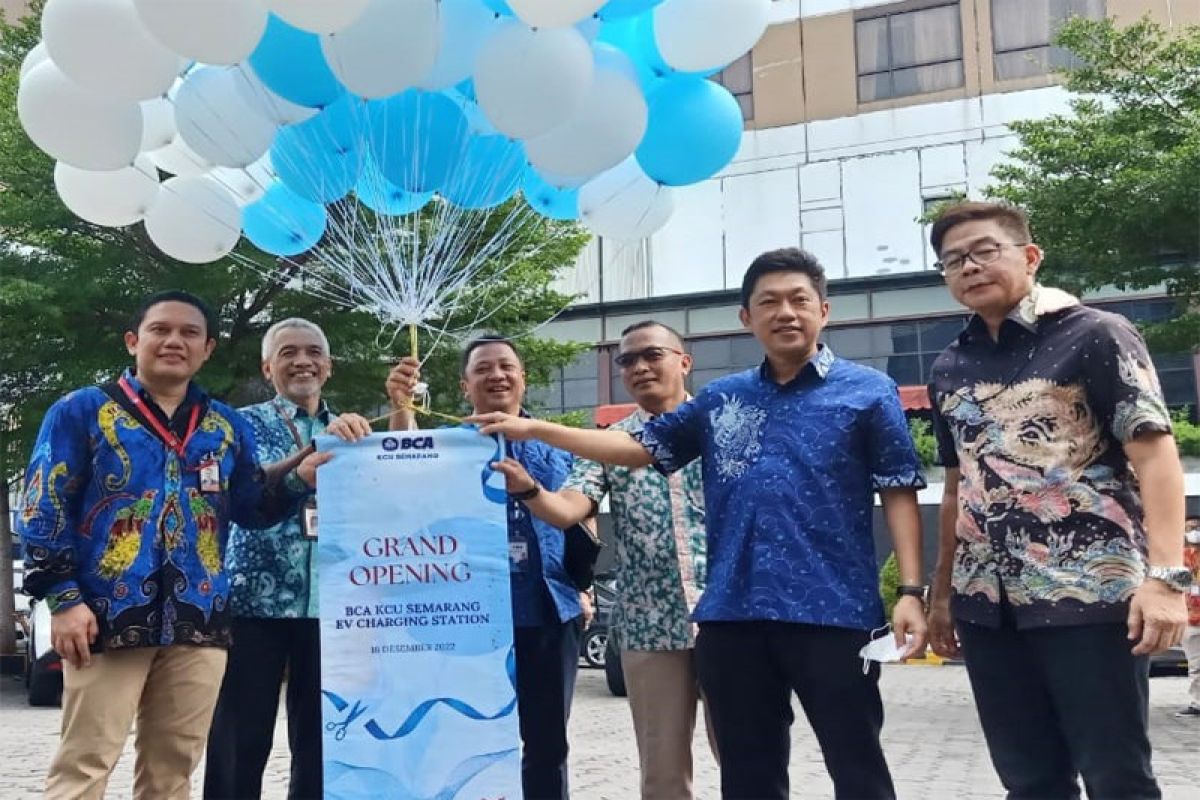 BCA hadirkan electric vehicle charging station di Semarang