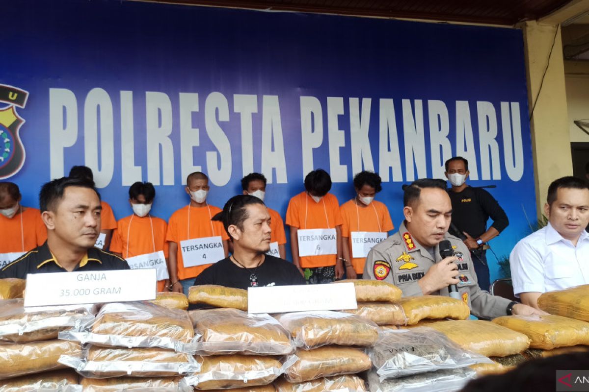 Polisi Pekanbaru gagalkan peredaran 73 kg ganja kering yang dikirim ke Jakarta