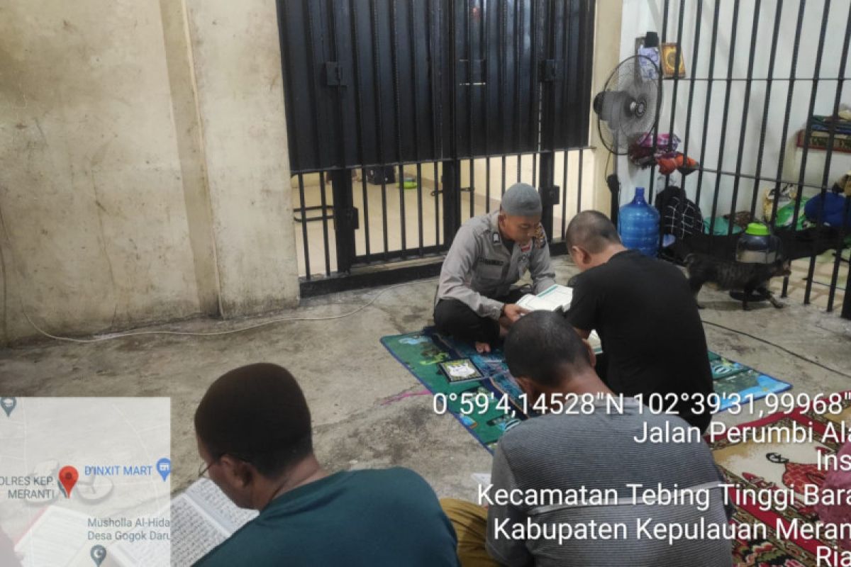 Tumbuhkan imam dan takwa, tahanan Mapolres Meranti diajarkan mengaji