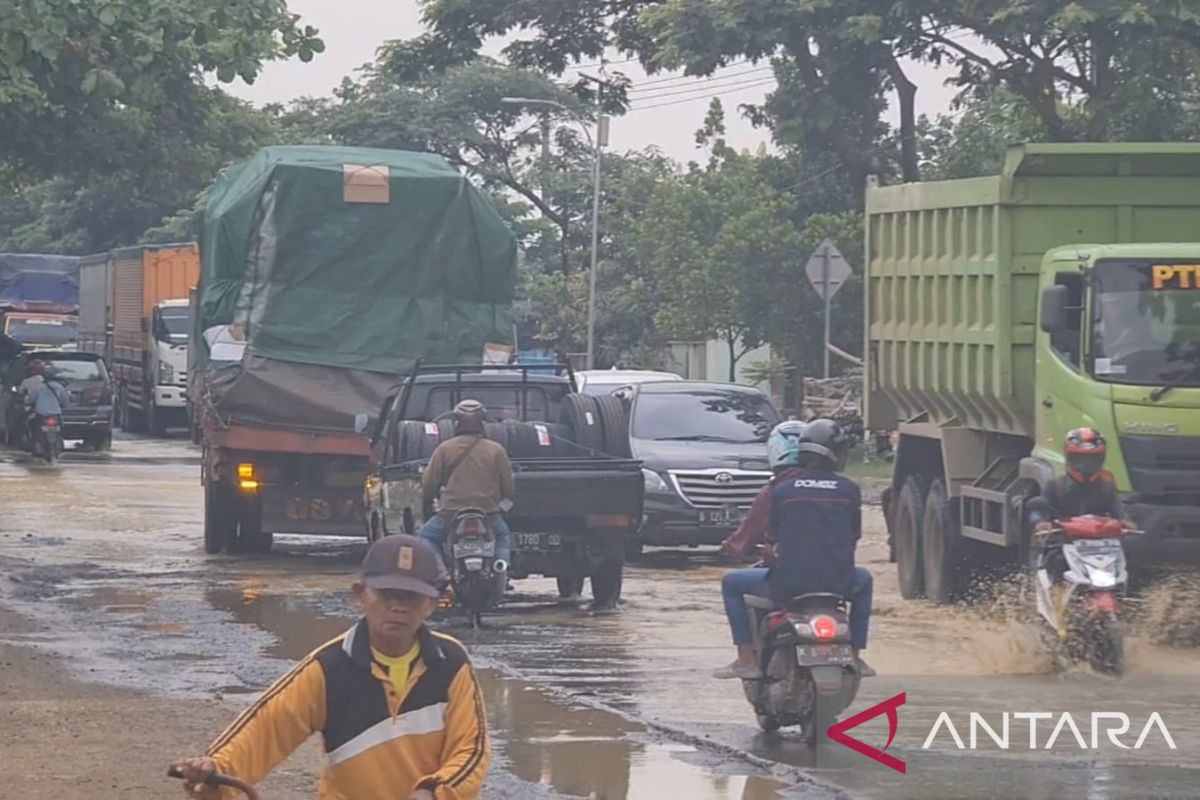 Sungai Kaliombo meluap, jalur Pantura Pati terendam banjir