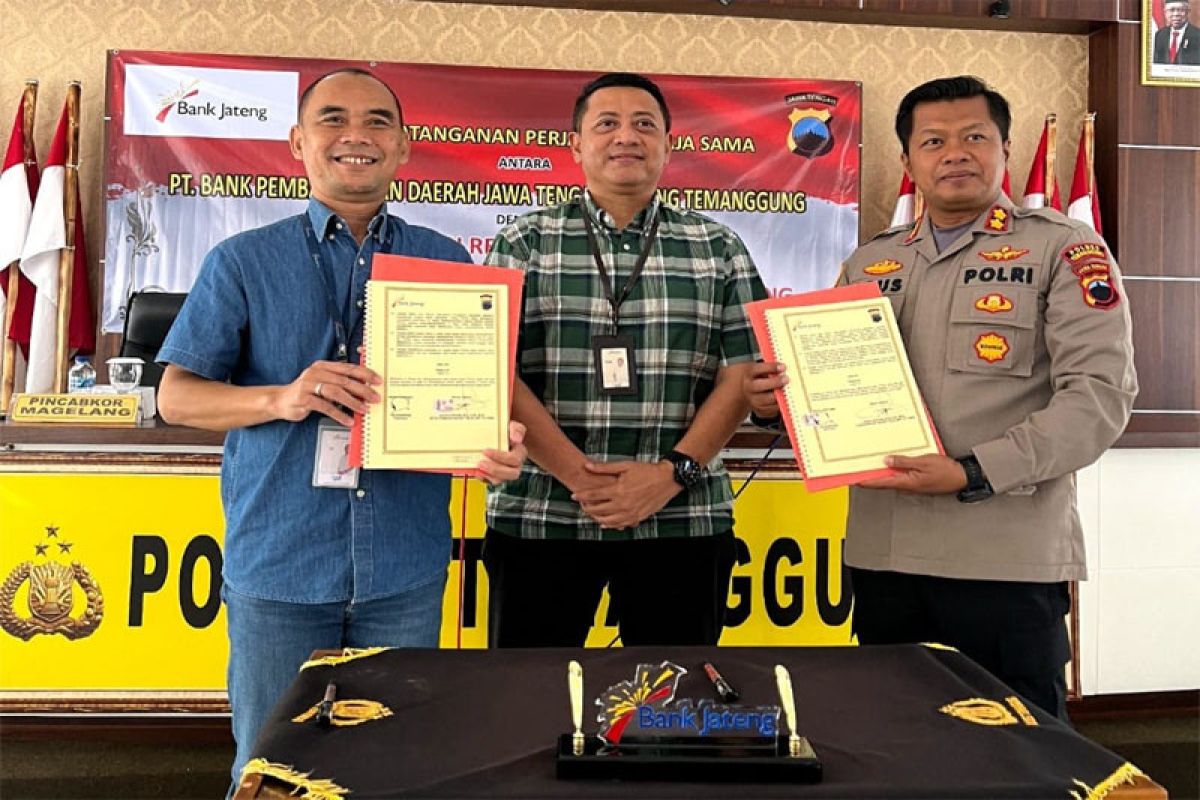 Bank Jateng salurkan gaji anggota Polres Temanggung