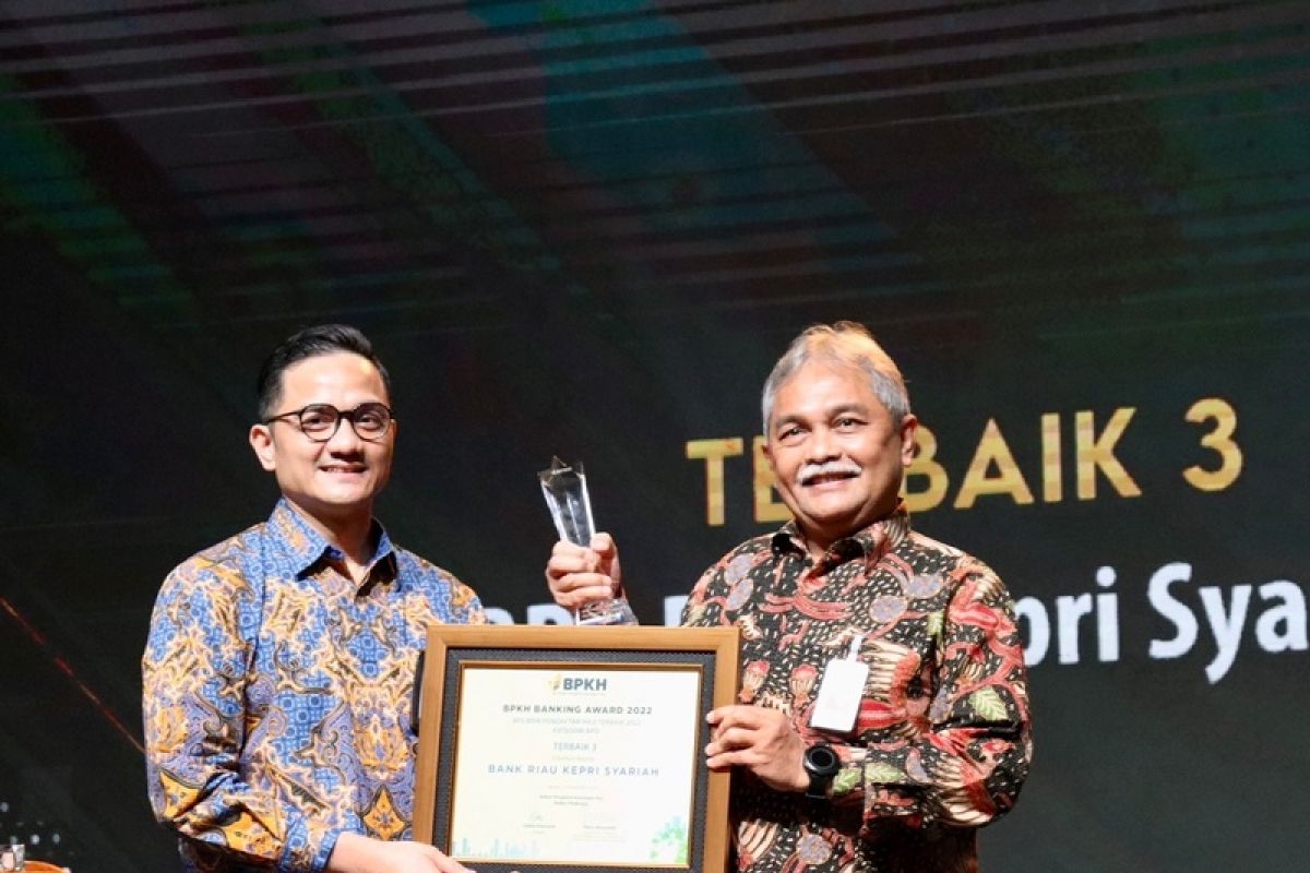 BPKH beri dua penghargaan kepada BRK Syariah sebagai bank penerima setoran haji terbaik 2022