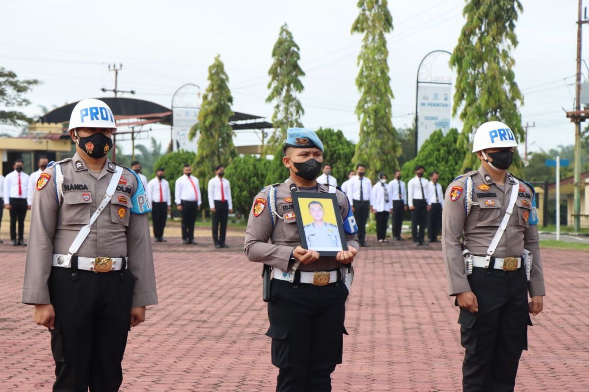 Terlibat pencurian dan langgar kode etik, anggota Polres Rohil dipecat