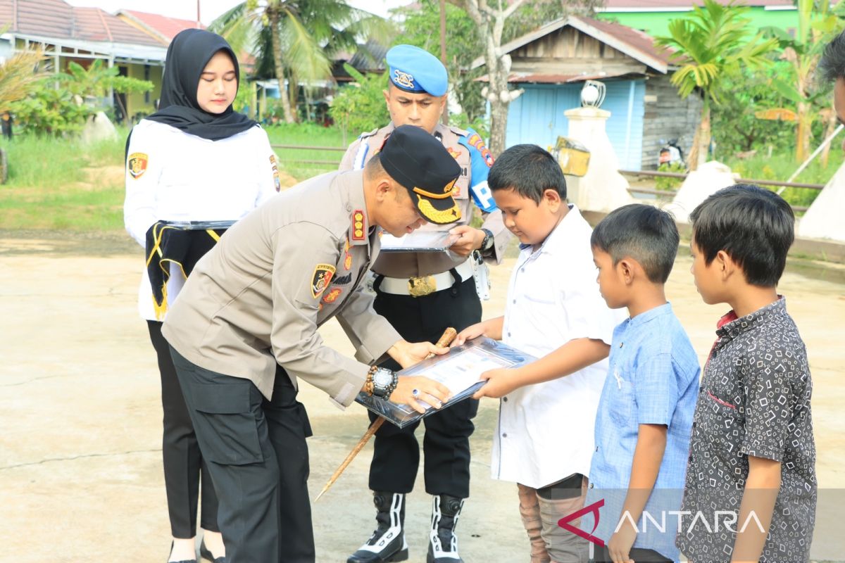 Polisi beri penghargaan tiga bocah gagalkan pencuri ponsel di Banjarmasin