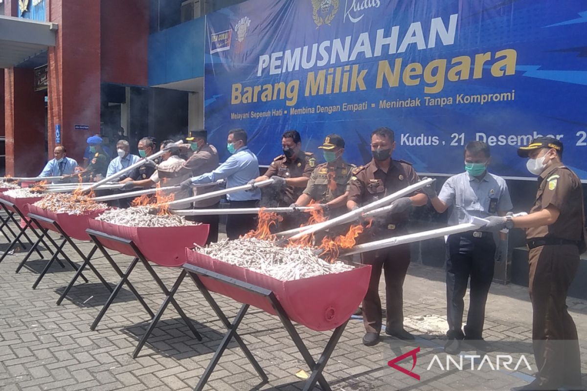 KPPBC Kudus musnahkan lima juta batang rokok ilegal seberat 8,44 ton