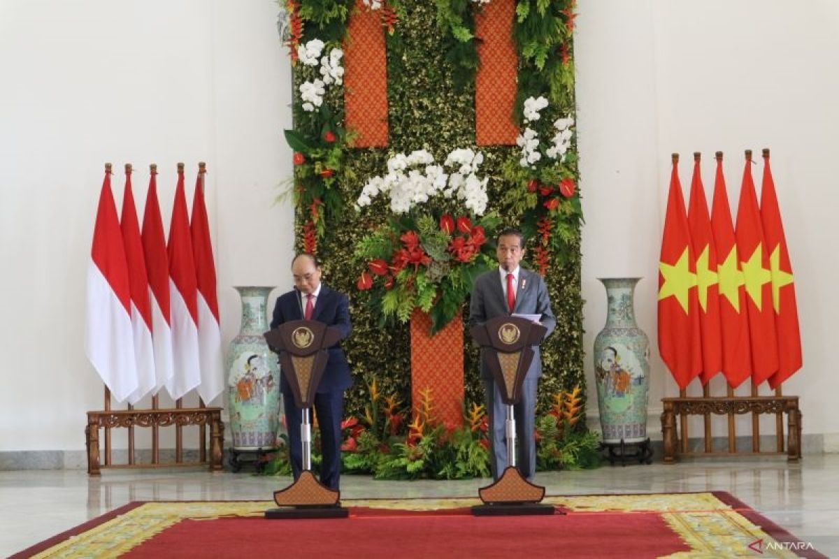 Presiden Jokowi menyampaikan ingin buka rute penerbangan baru Indonesia-Vietnam