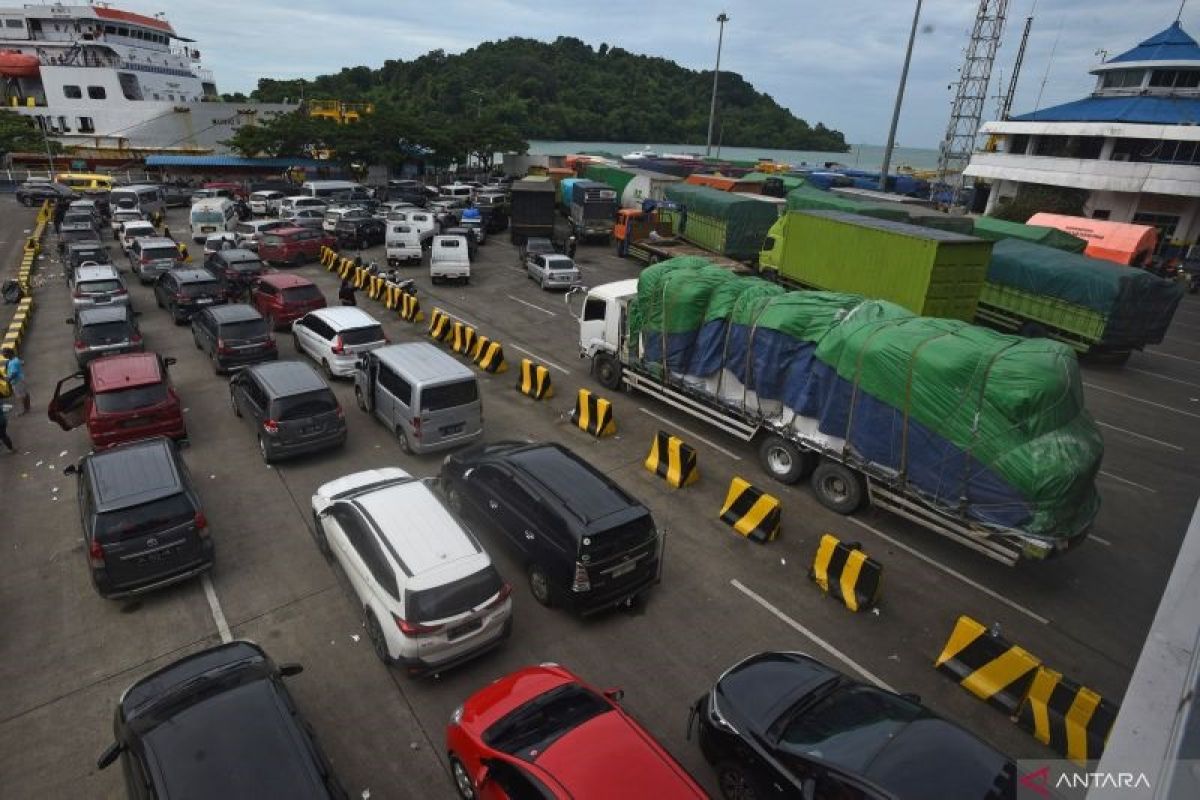 Perjalanan panjang para pemudik demi merayakan Natal di kampung halaman