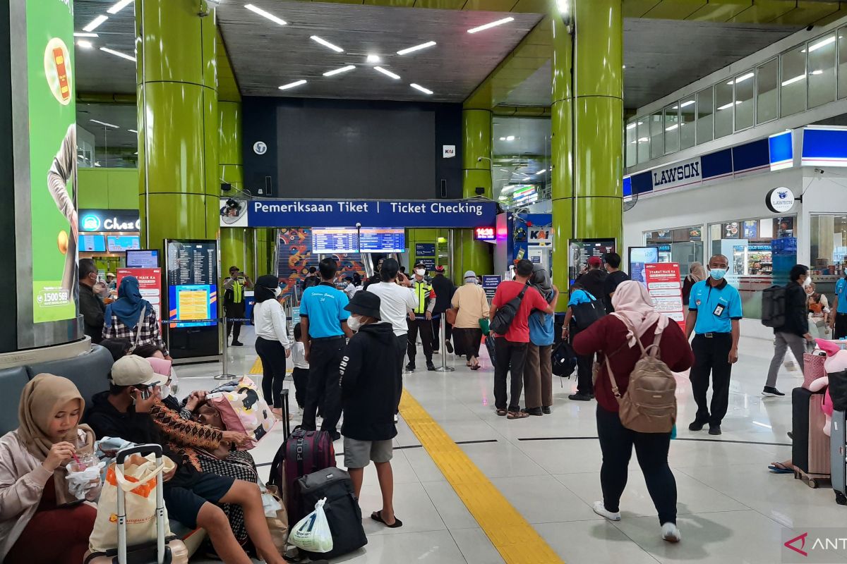 Stasiun Gambir berangkatkan 12 ribu penumpang saat Natal