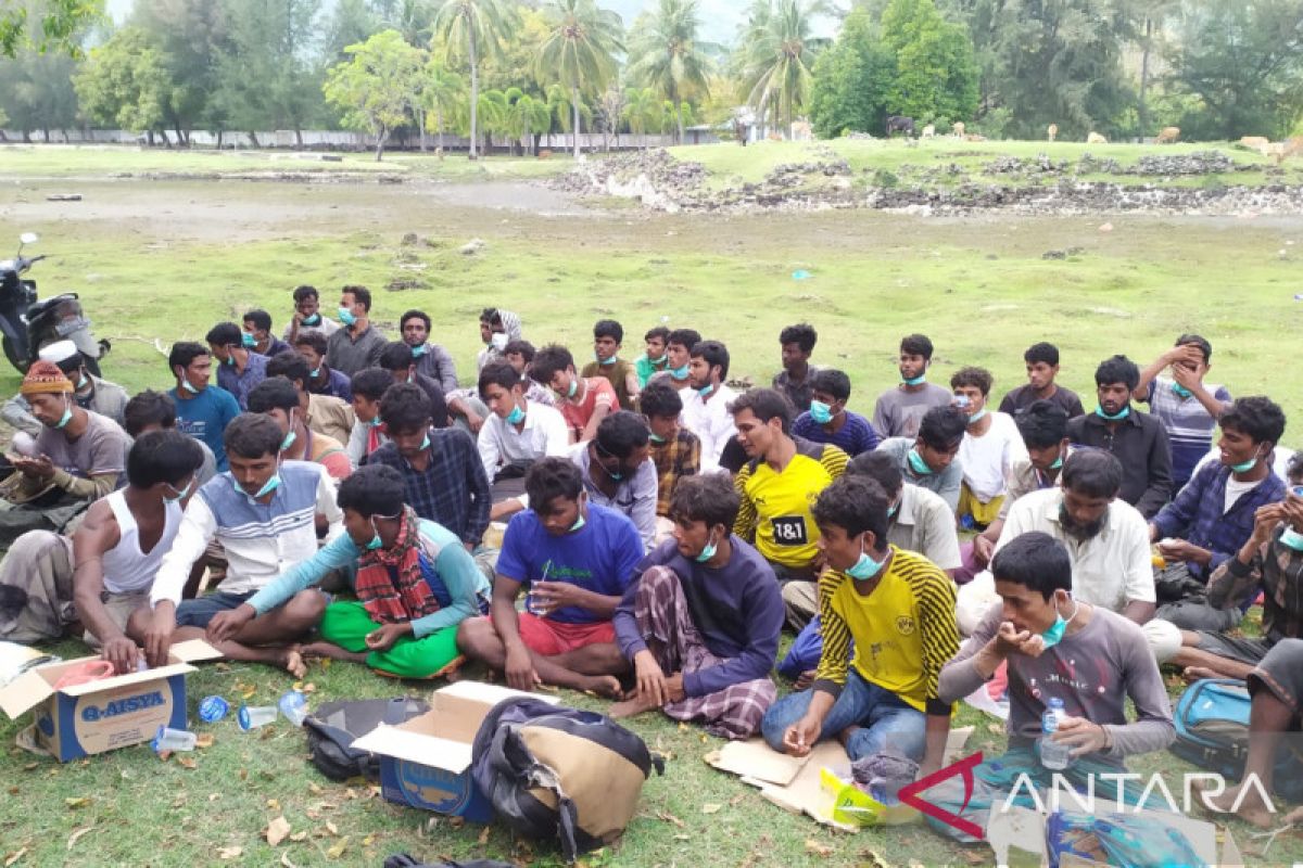 Puluhan warga Rohingya terdampar di Pantai  Aceh Besar