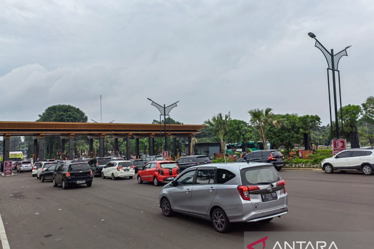 Pembelian tiket TMII secara daring membuat lalu lintas padat