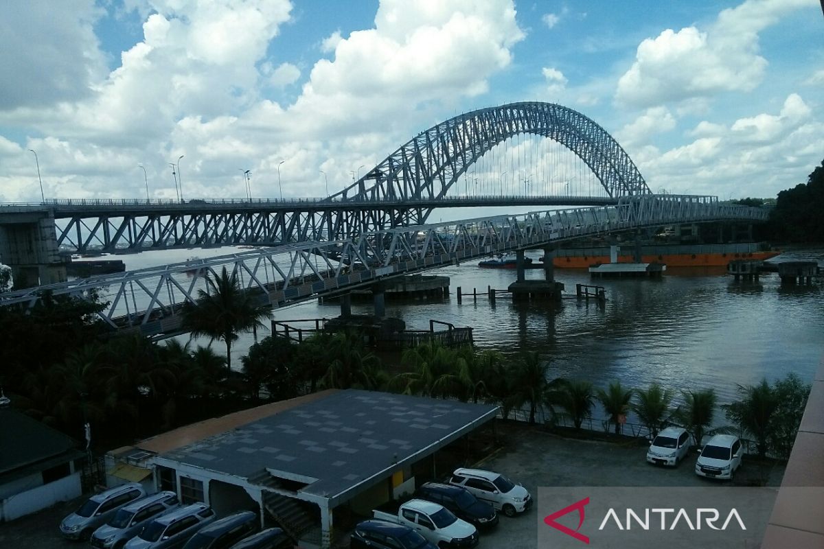 Jembatan Mahakam Samarinda tetap aman pascaditabrak tongkang