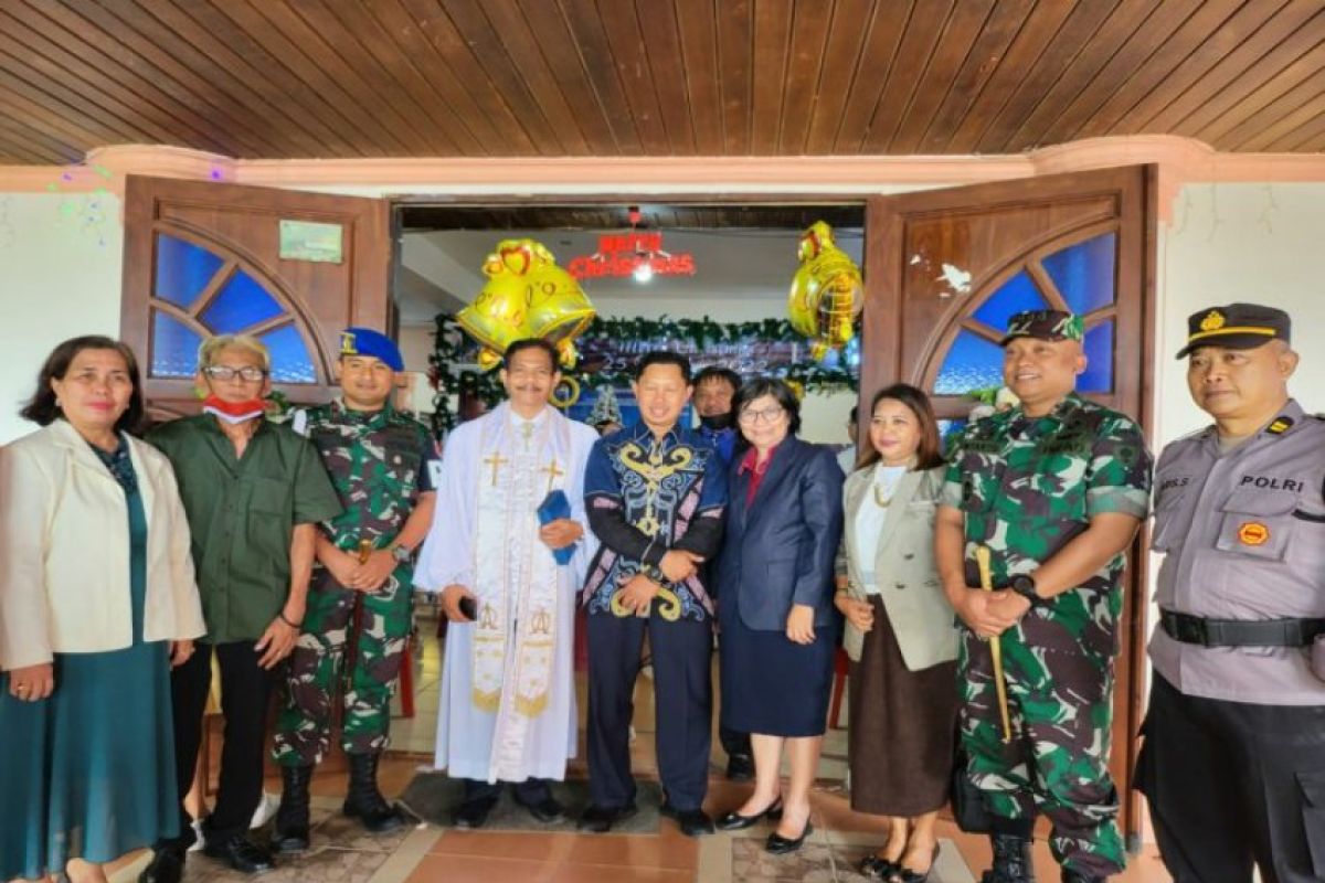 Pj Wali Kota Kendari pantau pengamanan Natal tahun 2022 di sejumlah gereja