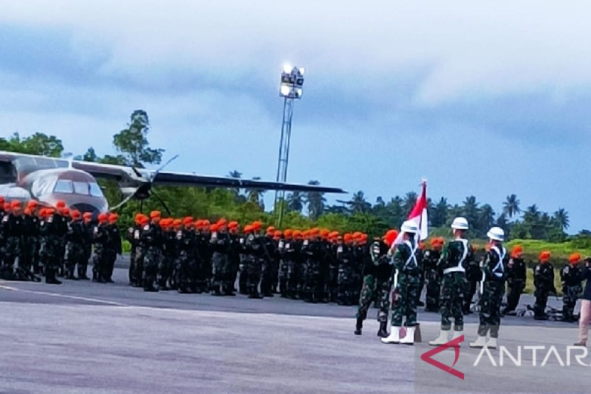 Danlanud Manuhua Biak lepas Satgas Kopasgat TNI AU pengamanan bandara rawan