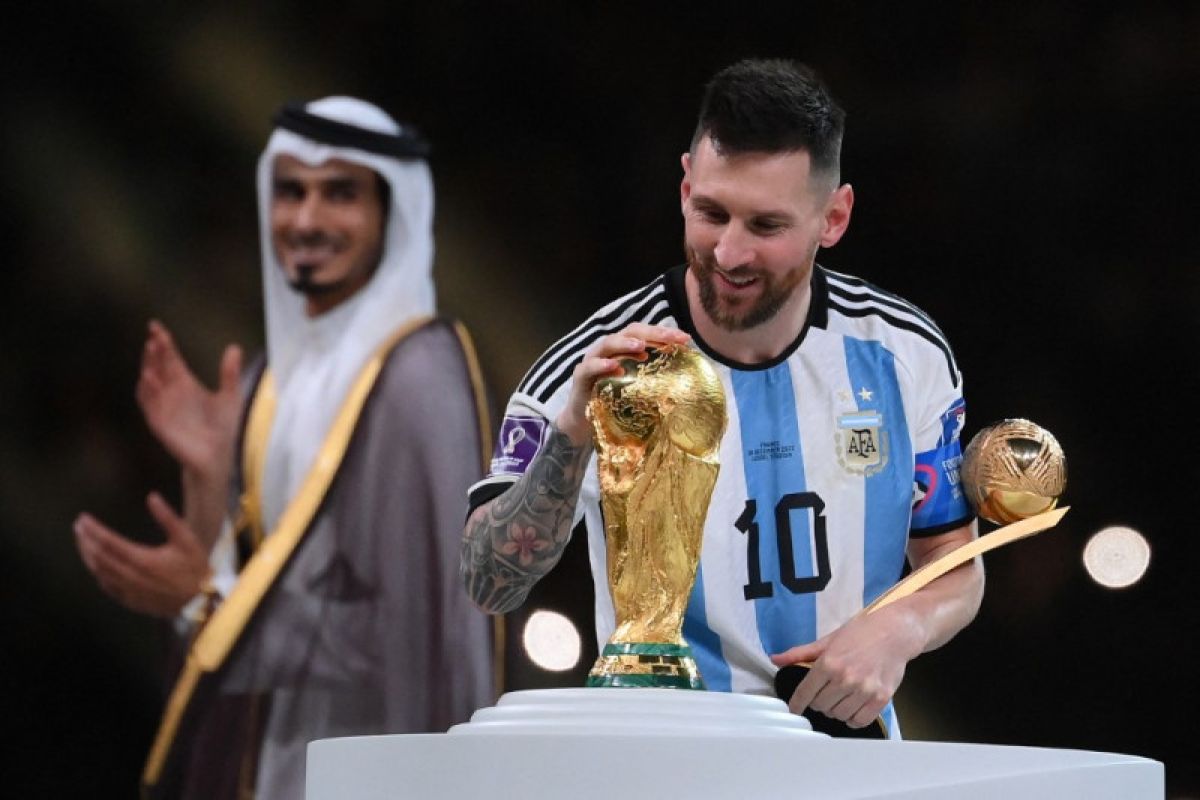 Kaus Messi pada Piala Dunia Qatar terjual seharga 7,8 juta dolar AS