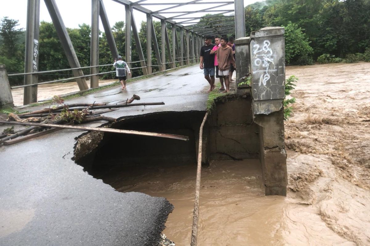 Pemda Kupang buka dapur umum bagi korban bencana banjir