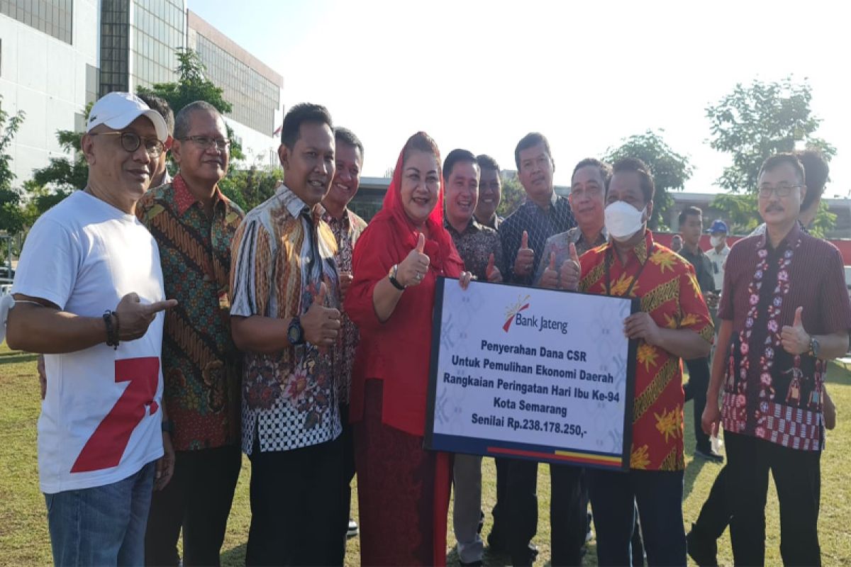 CSR dari Bank Jateng Semarang bantu pedagang Pasar Johar