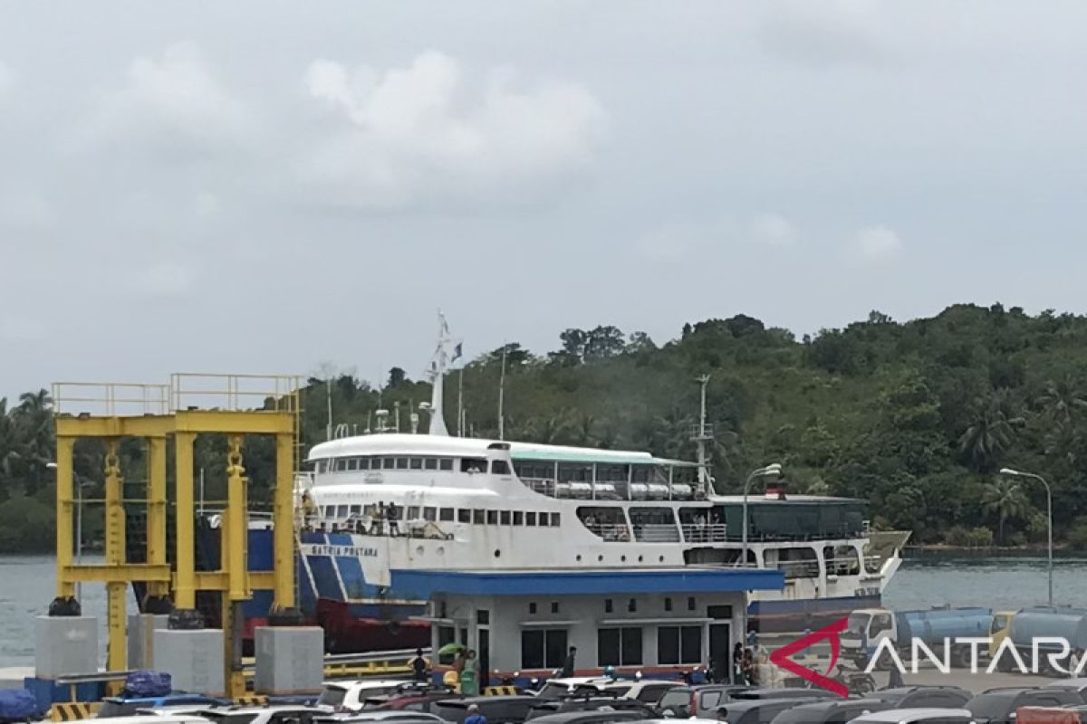 Kapal roro tujuan Natuna dari Bintan tidak berlayar karena cuaca buruk