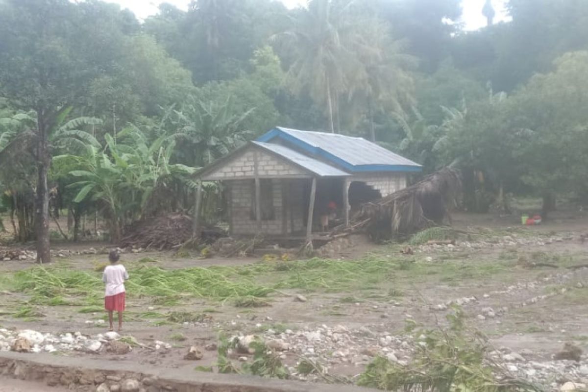 29 rumah warga hilang disapu banjir bandang di Kupang