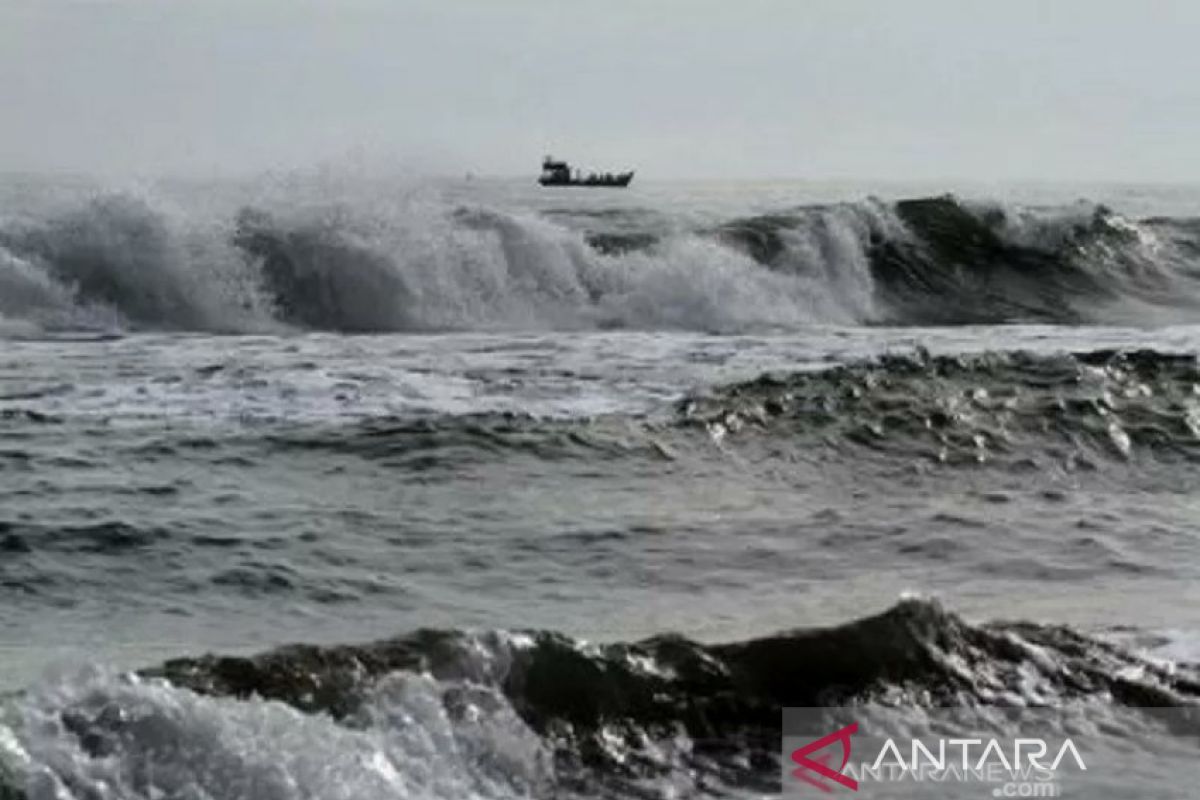 Masyarakat pesisir diimbau waspadai gelombang hingga enam meter