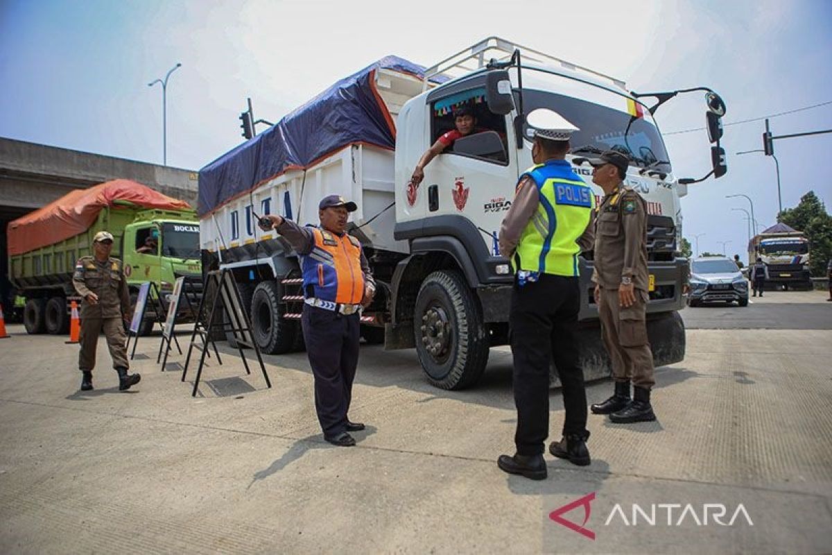 Kemenhub minta para operator pelabuhan untuk larang truk ODOL masuk kapal