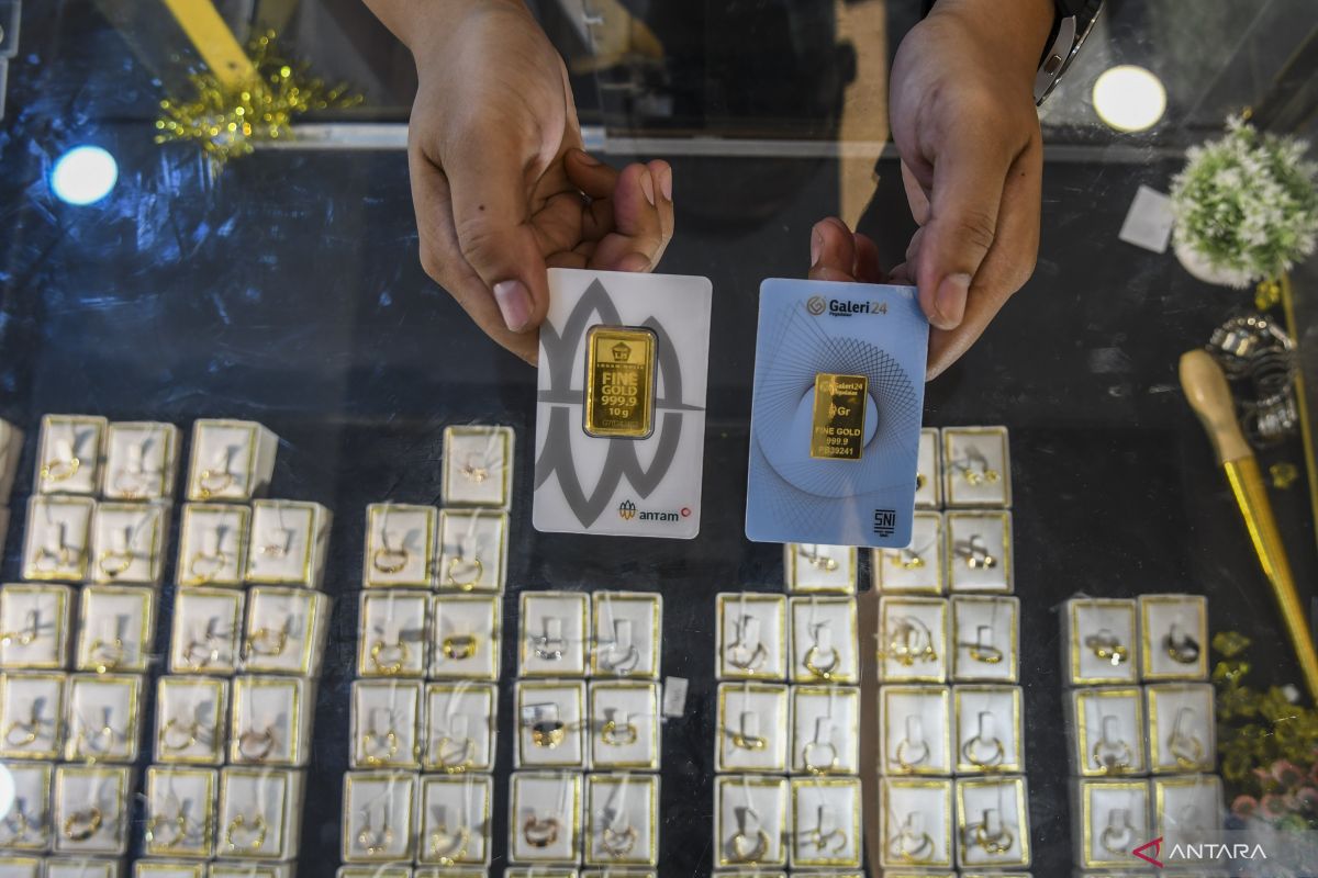 Harga emas Antam turun Rp3.000 per gram