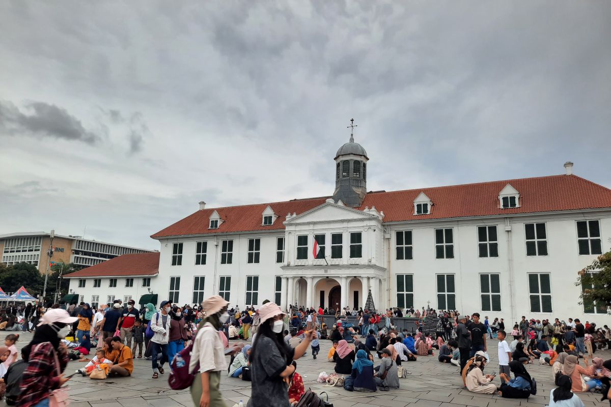 Pengunjung padati Kota Tua untuk liburan akhir Tahun 2022