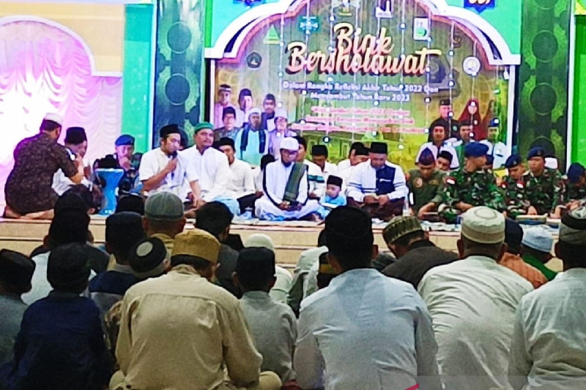 Umat Islam Biak Numfor zikir bershalawat  sambut Tahun Baru 2023