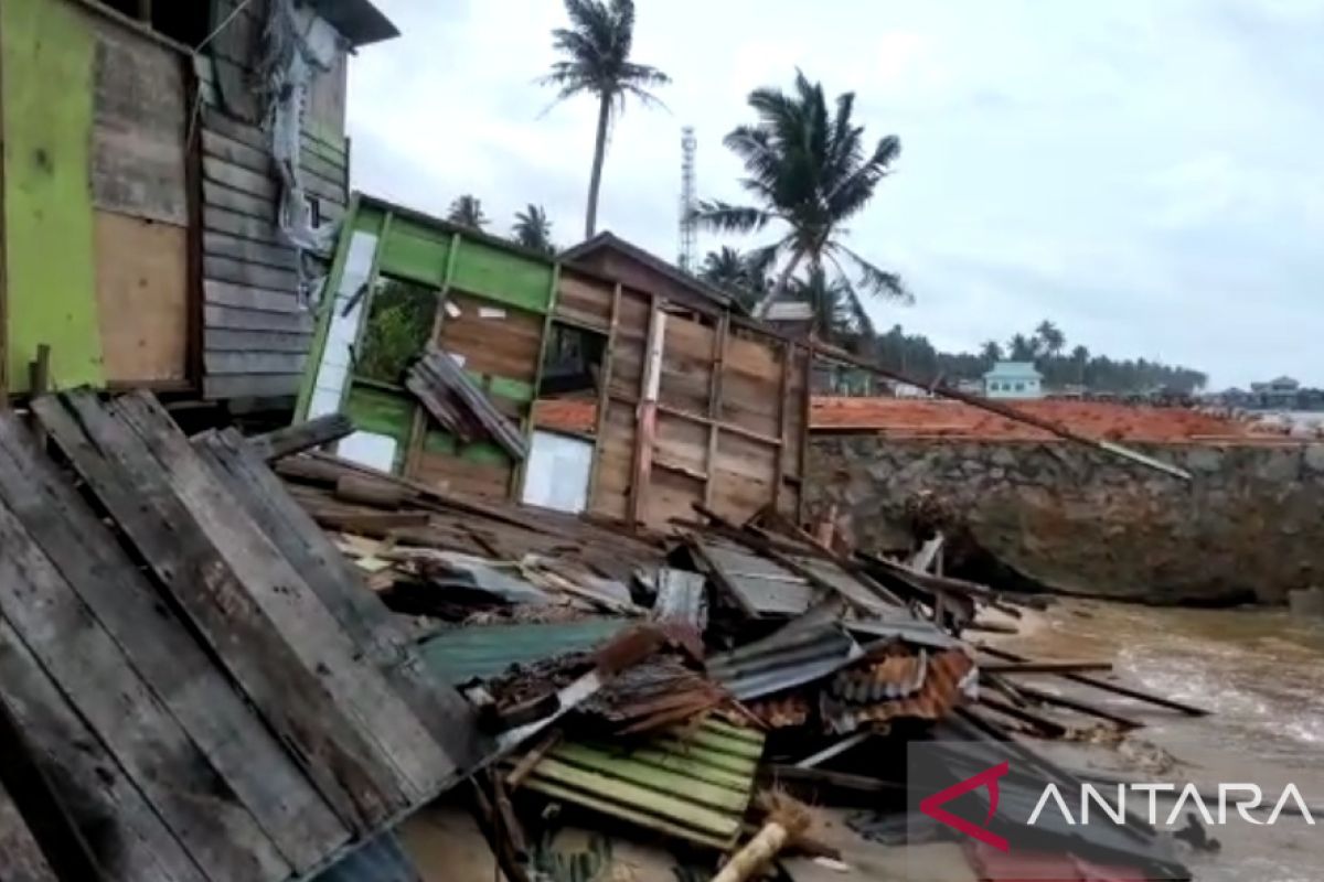 Satu rumah di Natuna roboh akibat abrasi