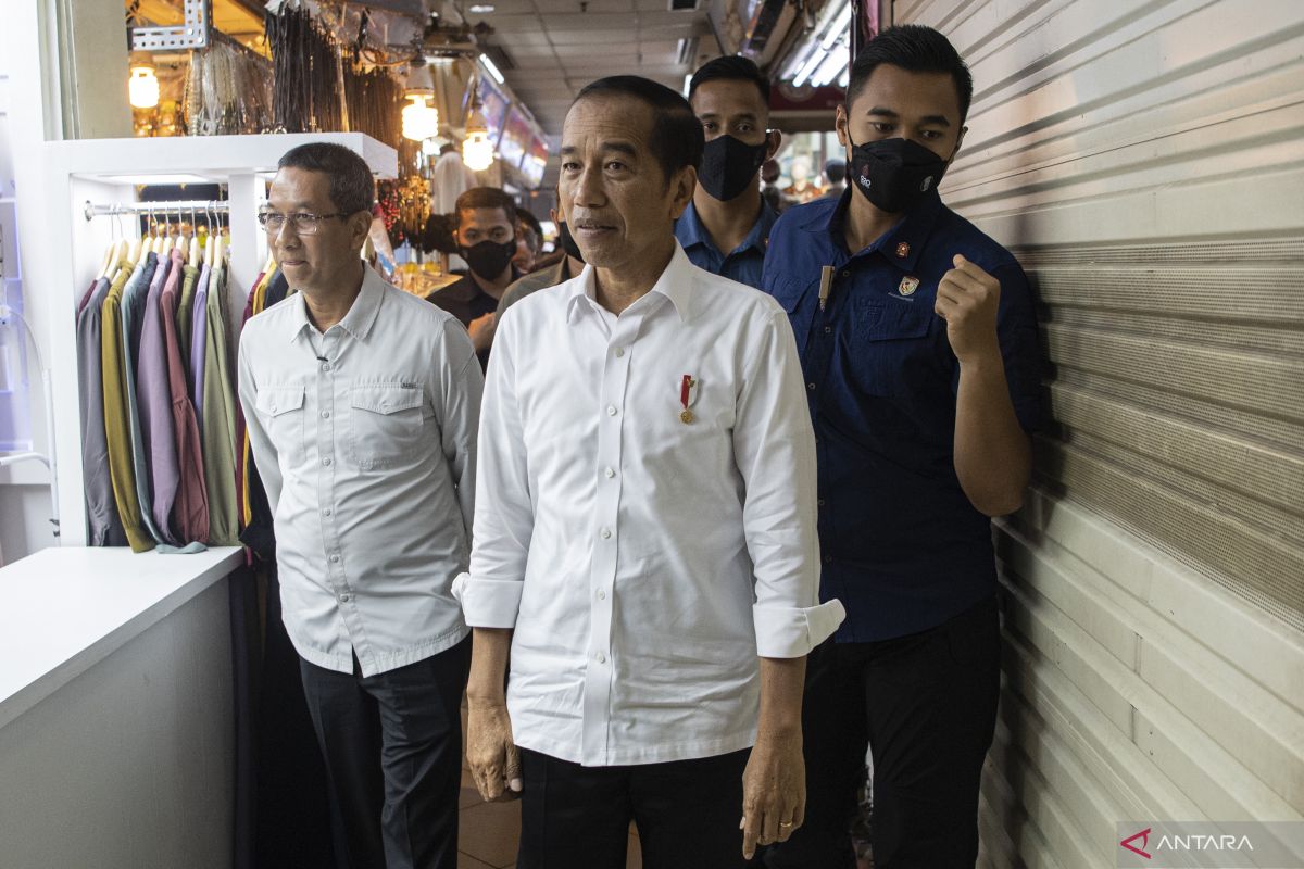 Presiden Jokowi: Tunggu saja soal "reshuffle" kabinet